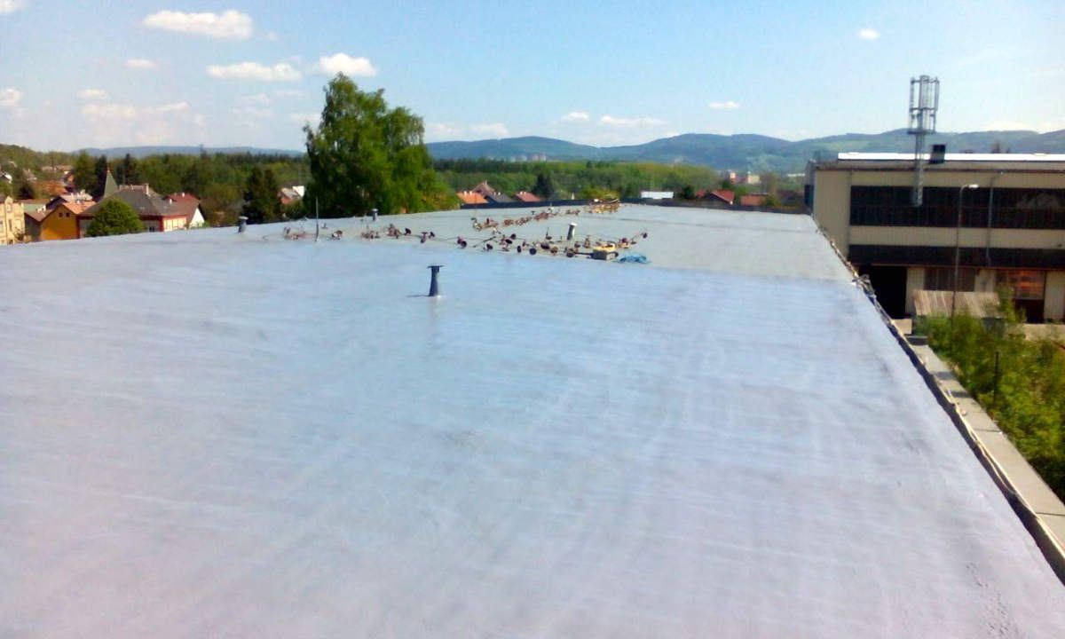 Ochranný UV nástřik ploché střechy POLYUREA 1 mm