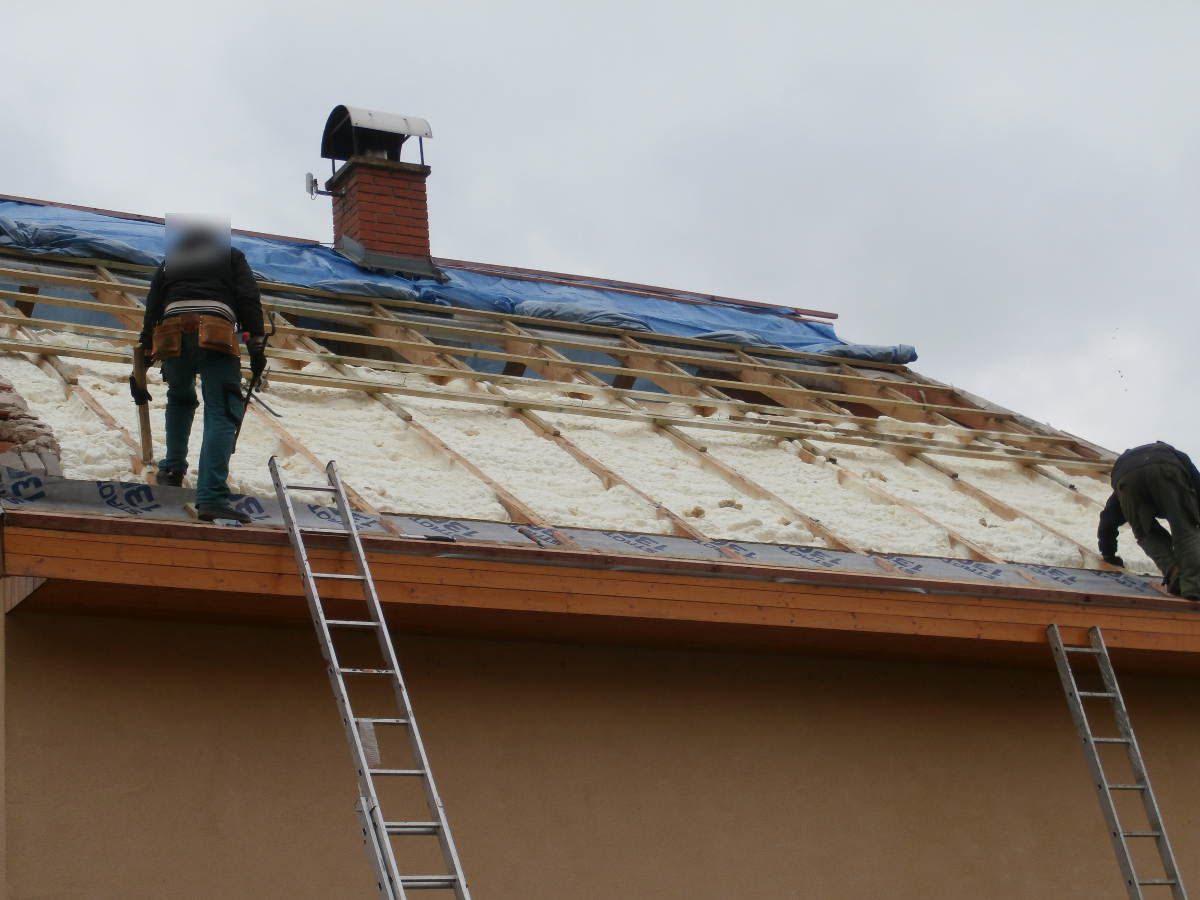 Zateplení střechy stříkanou izolací